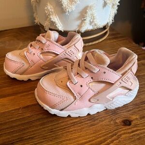 Nike Air Toddler Girl Huarache Run Size 6